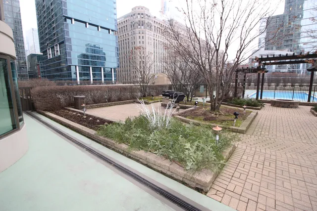 $2,700 | 400 North LaSalle Drive, Unit 2910, Chicago, IL 60654