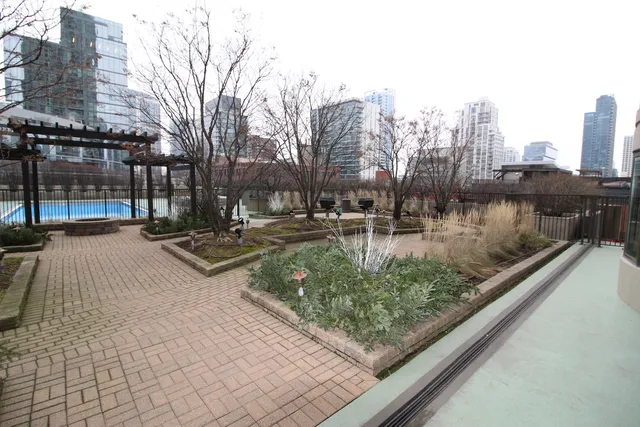 $2,700 | 400 North LaSalle Drive, Unit 2910, Chicago, IL 60654