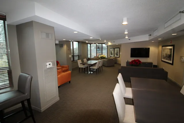 $2,700 | 400 North LaSalle Drive, Unit 2910, Chicago, IL 60654