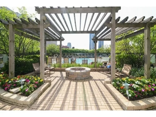 $2,700 | 400 North LaSalle Drive, Unit 2910, Chicago, IL 60654