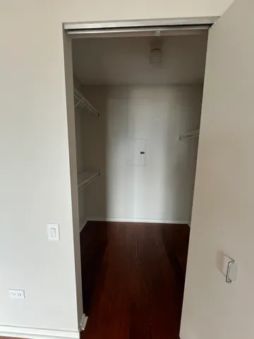 $2,700 | 400 North LaSalle Drive, Unit 2910, Chicago, IL 60654