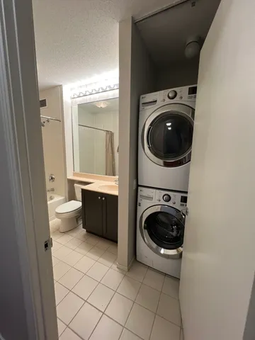 $2,700 | 400 North LaSalle Drive, Unit 2910, Chicago, IL 60654