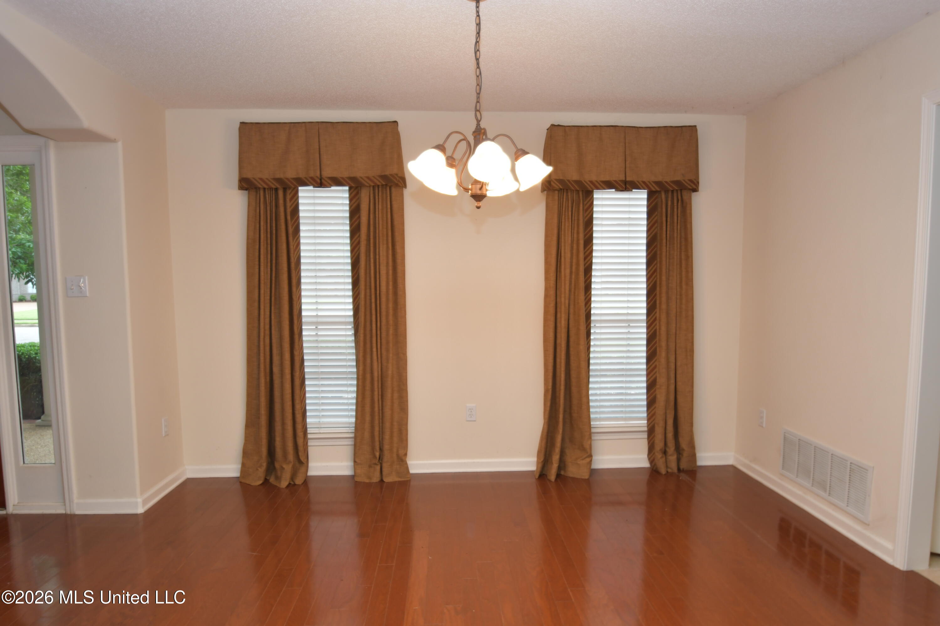 616 Ridge View Drive Hernando, MS 38632 - Photo 4 of 27 Dining Room