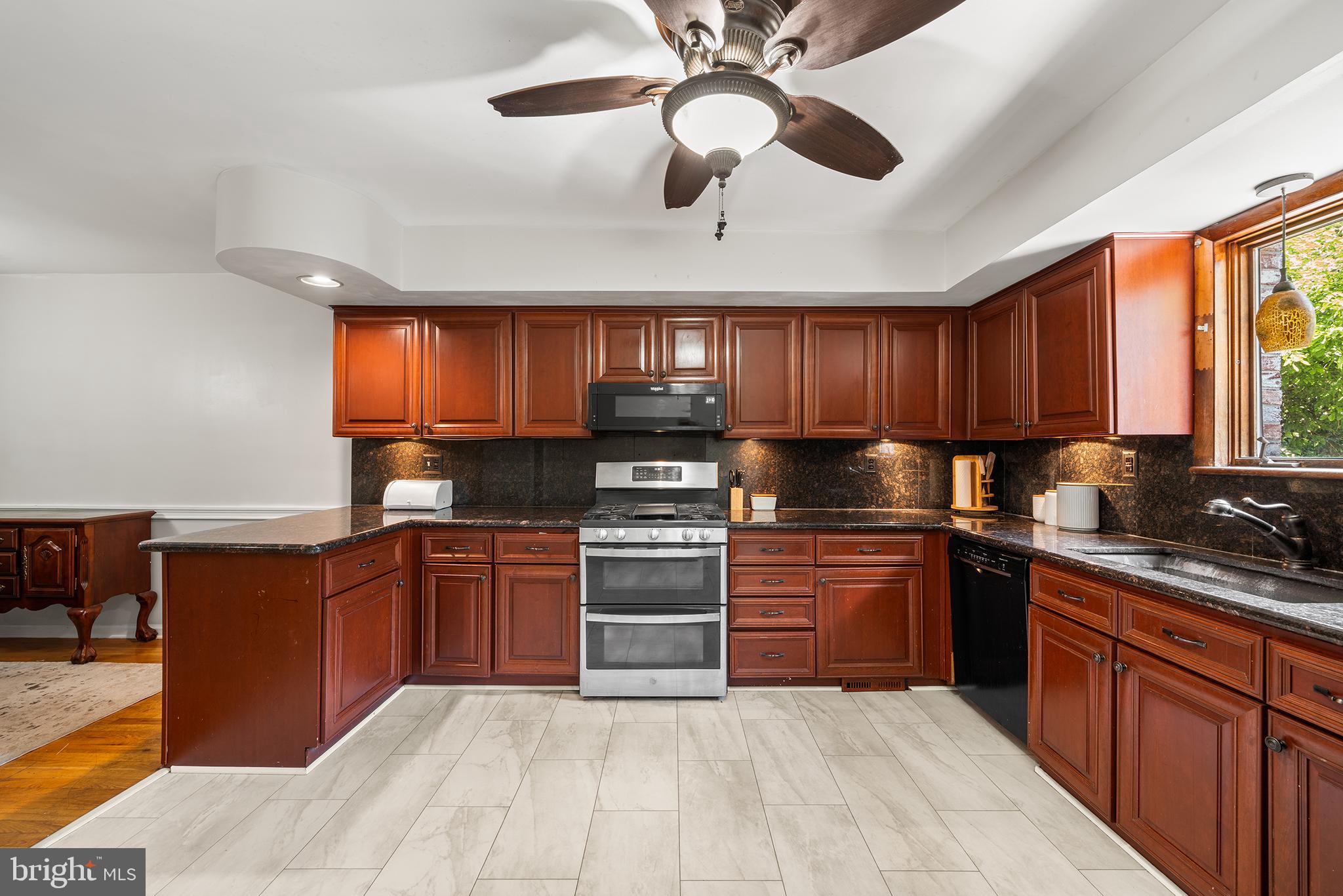 607 St Anthony Lane Upper Darby, PA 19082 - Photo 13 of 31