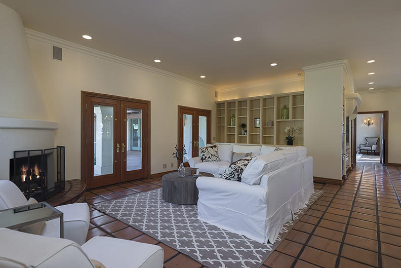2286 Las Tunas Road Santa Barbara, CA 93103 - Photo 8 of 16 FamilyRoomSm