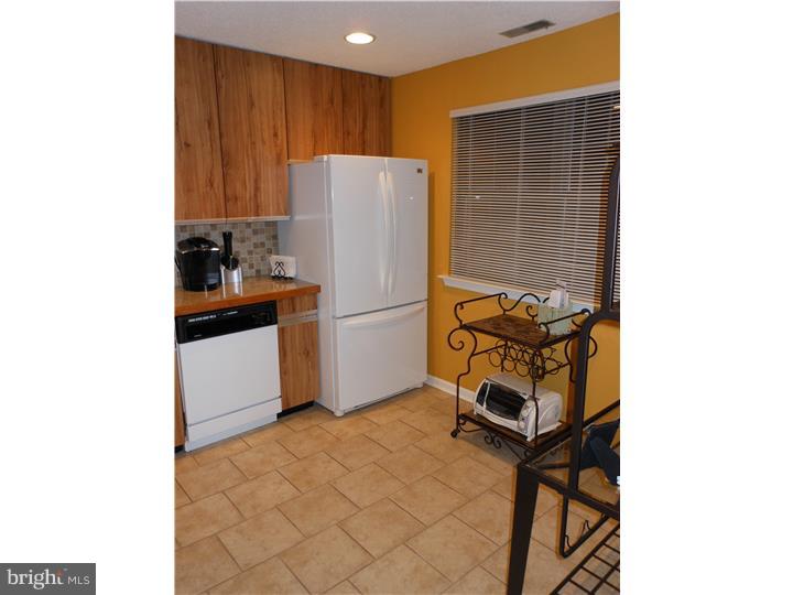 16 Rittenhouse Court, Unit 187 Wayne, PA 19087 - Photo 6 of 11 Kitchen
