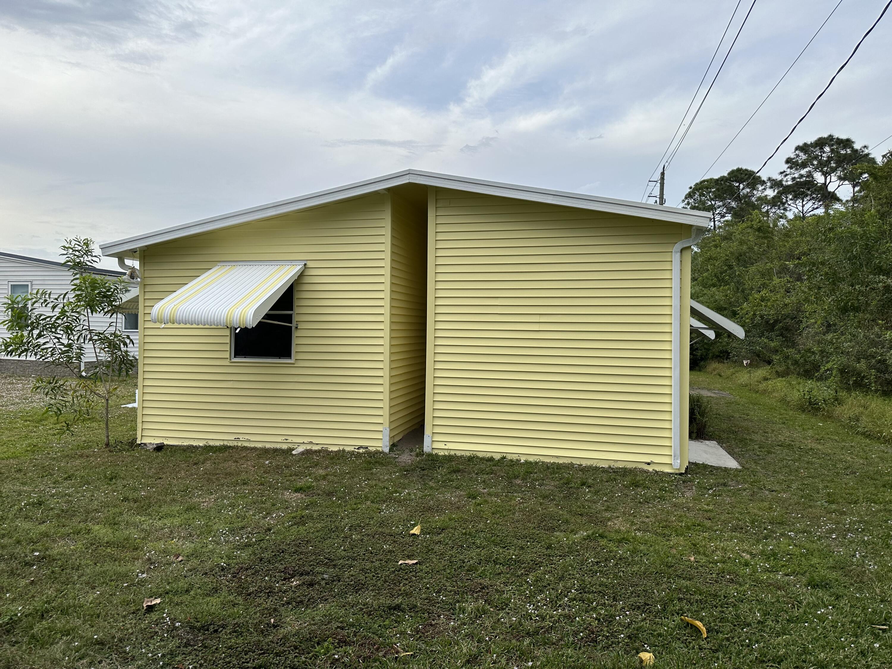 2566 Southwest Pontiac Place Stuart, FL 34997 - Photo 9 of 40 IMG_2147