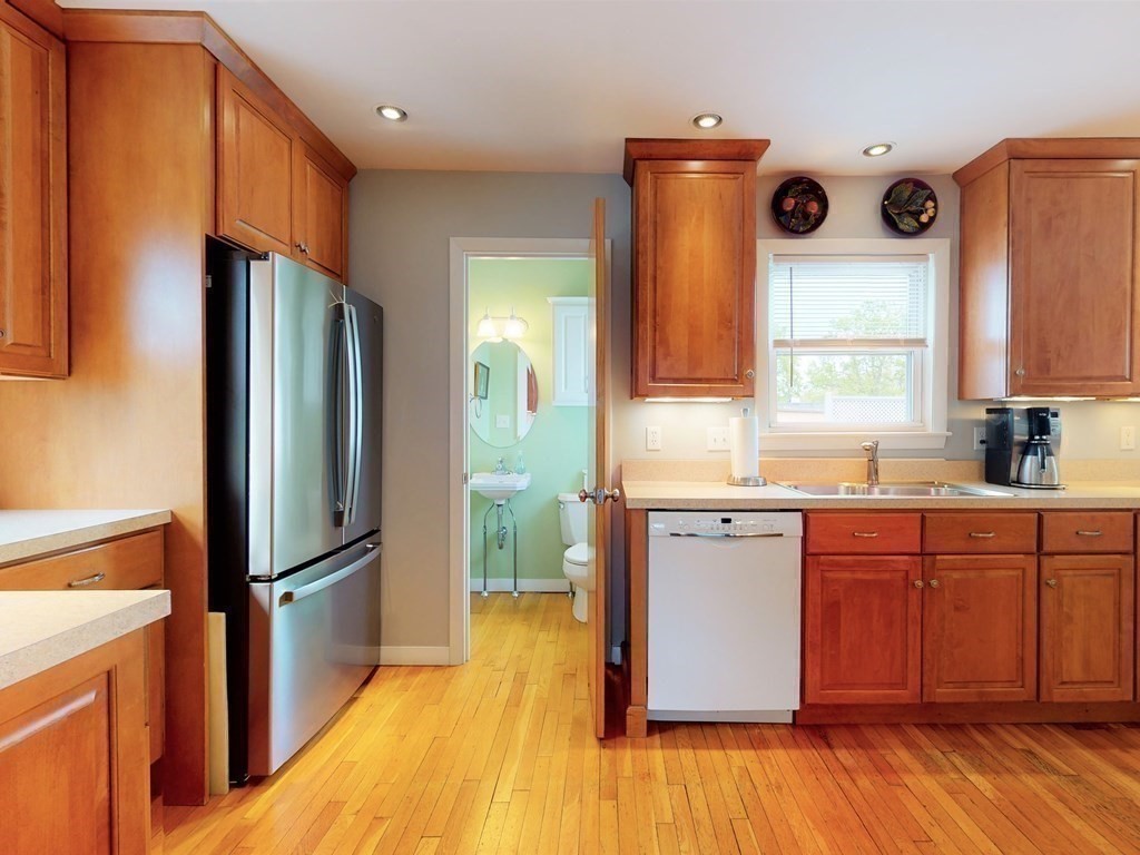 21 Hamblin Road Waltham, MA 02453 - Photo 14 of 37