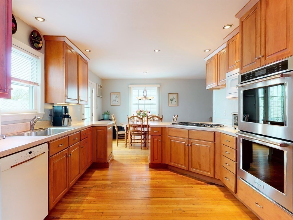 21 Hamblin Road Waltham, MA 02453 - Photo 15 of 37