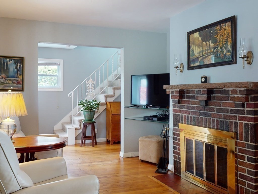 21 Hamblin Road Waltham, MA 02453 - Photo 7 of 37
