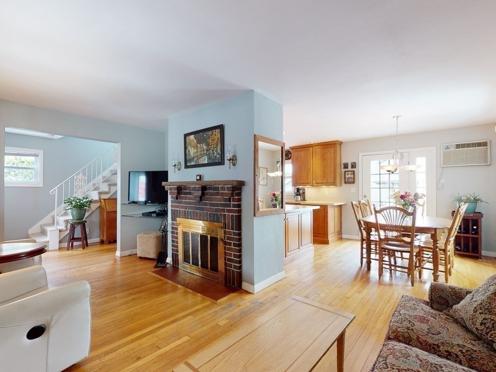 21 Hamblin Road Waltham, MA 02453 - Photo 8 of 37