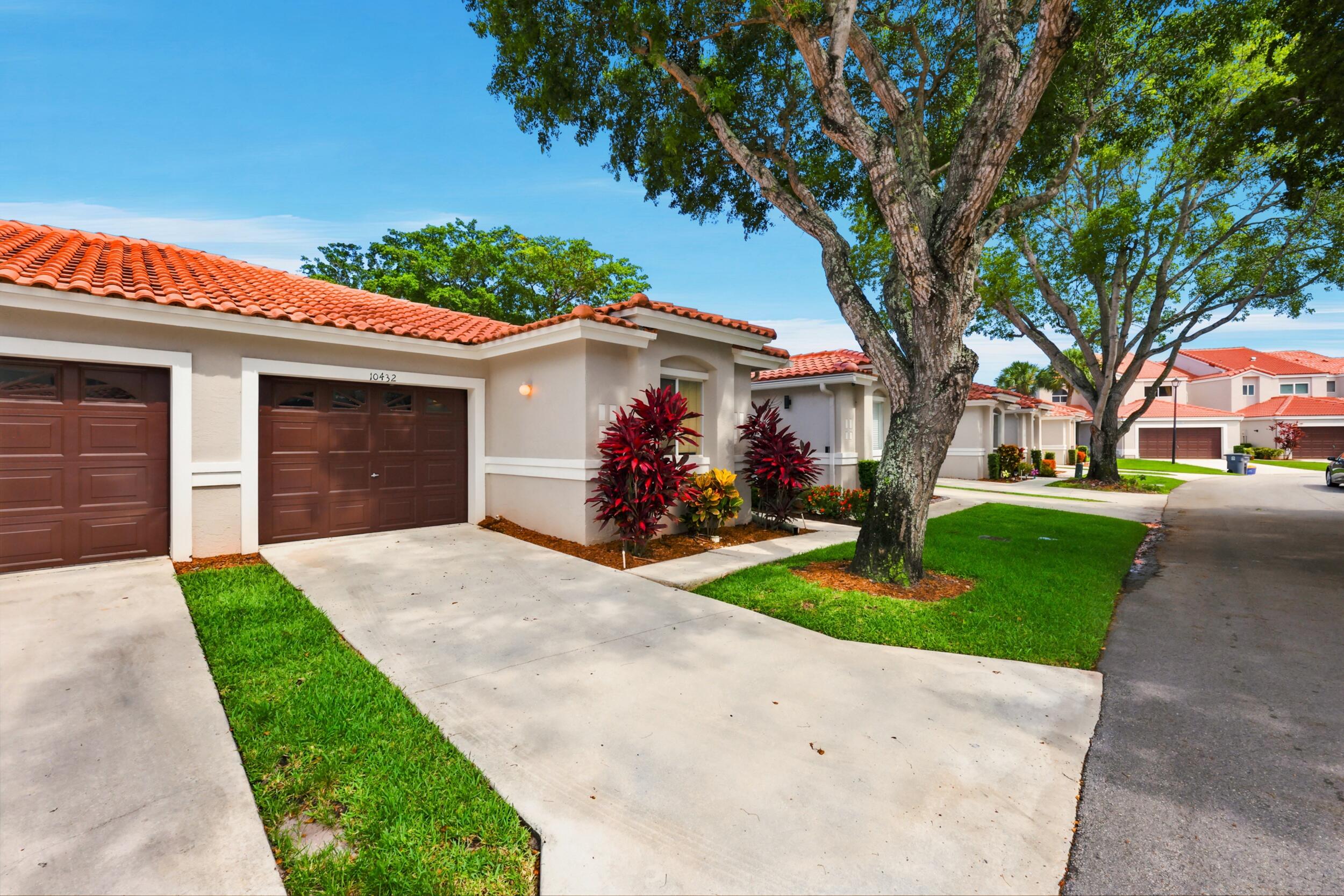10432 Lake Vista Circle Boca Raton, FL 33498 - Photo 2 of 40 5_10432_lake_vista_cir_boca_raton_fl_334