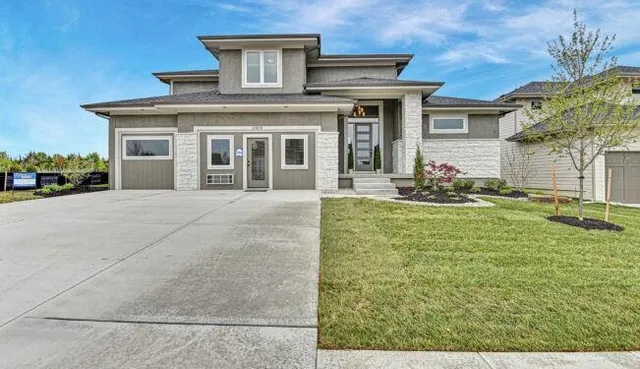 $886,232 | 22077 West 99th Terrace, Lenexa, KS 66220