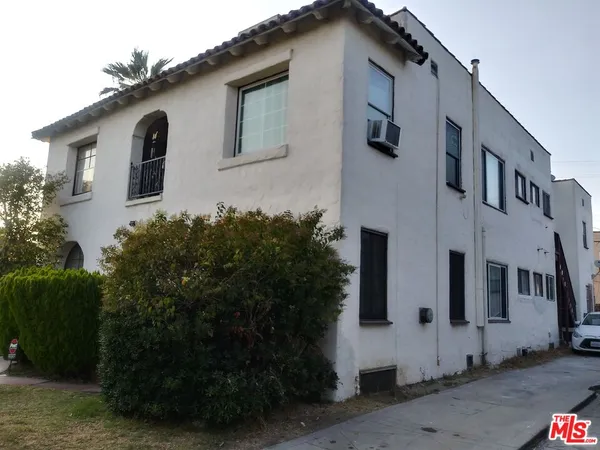 $3,150 | 6133 Cashio Street, Unit 1/2, Los Angeles, CA 90035
