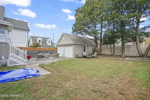 a view of a house with backyard and sitting area