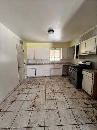 $299,999 | 16345 Cashew Street, Hesperia, CA 92345