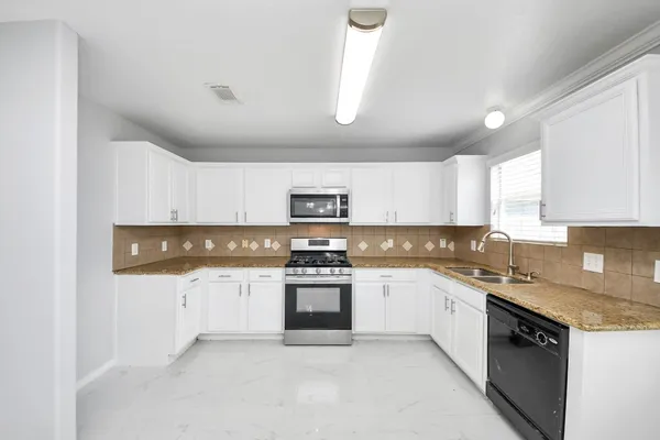 a view of a house with backyard and a garden