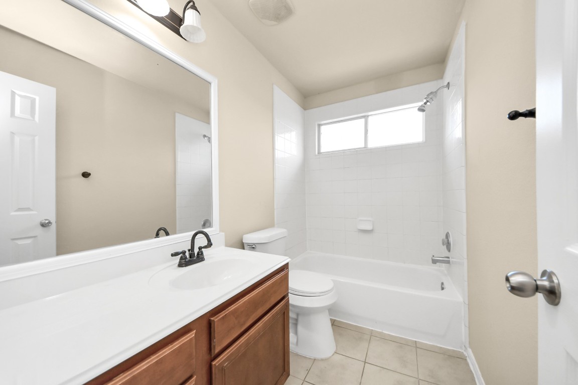 2406 Gwenfair Drive Spring, TX 77373 - Photo 27 of 44 a bathroom with a tub sink toilet and a mirror