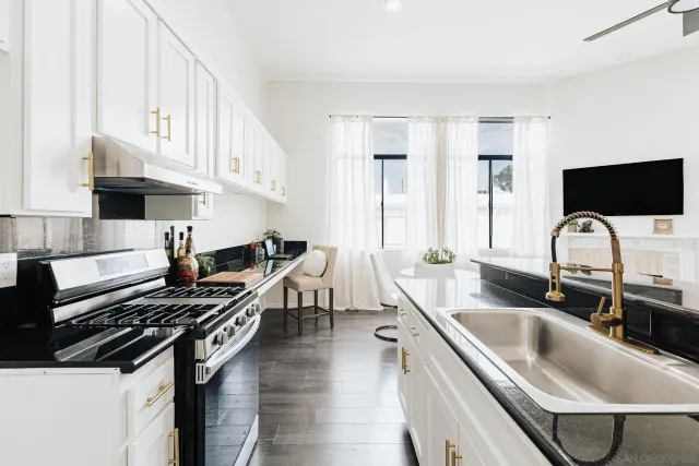 $750,000 | 4652 Don Lorenzo Drive, Unit A, Los Angeles, CA 90008