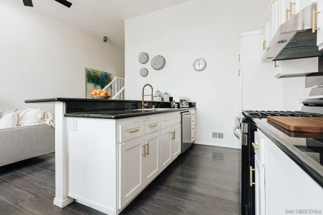 $750,000 | 4652 Don Lorenzo Drive, Unit A, Los Angeles, CA 90008