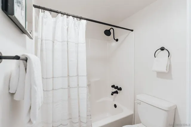 $750,000 | 4652 Don Lorenzo Drive, Unit A, Los Angeles, CA 90008