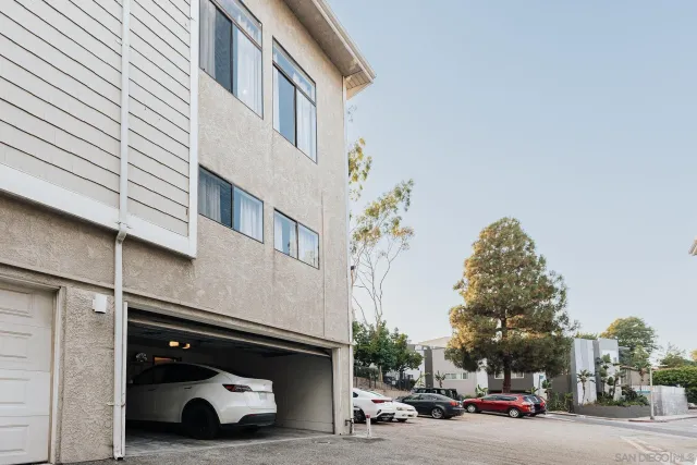 $750,000 | 4652 Don Lorenzo Drive, Unit A, Los Angeles, CA 90008
