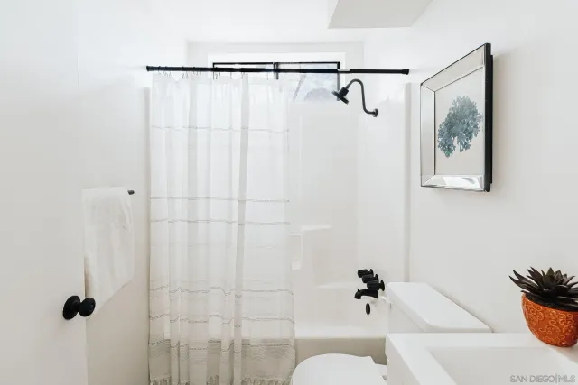 $750,000 | 4652 Don Lorenzo Drive, Unit A, Los Angeles, CA 90008