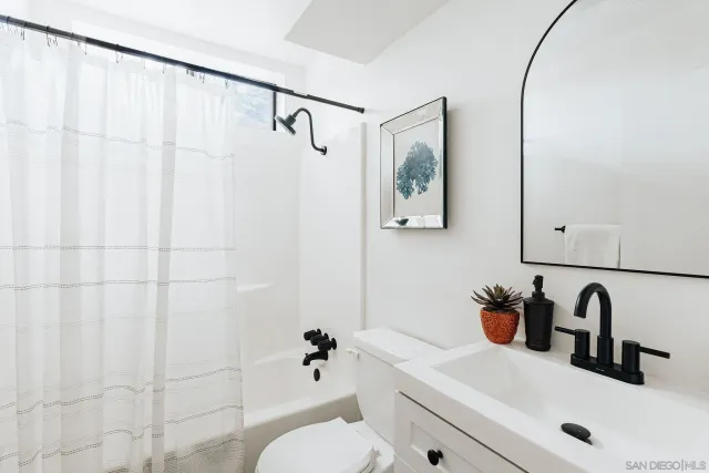 $750,000 | 4652 Don Lorenzo Drive, Unit A, Los Angeles, CA 90008