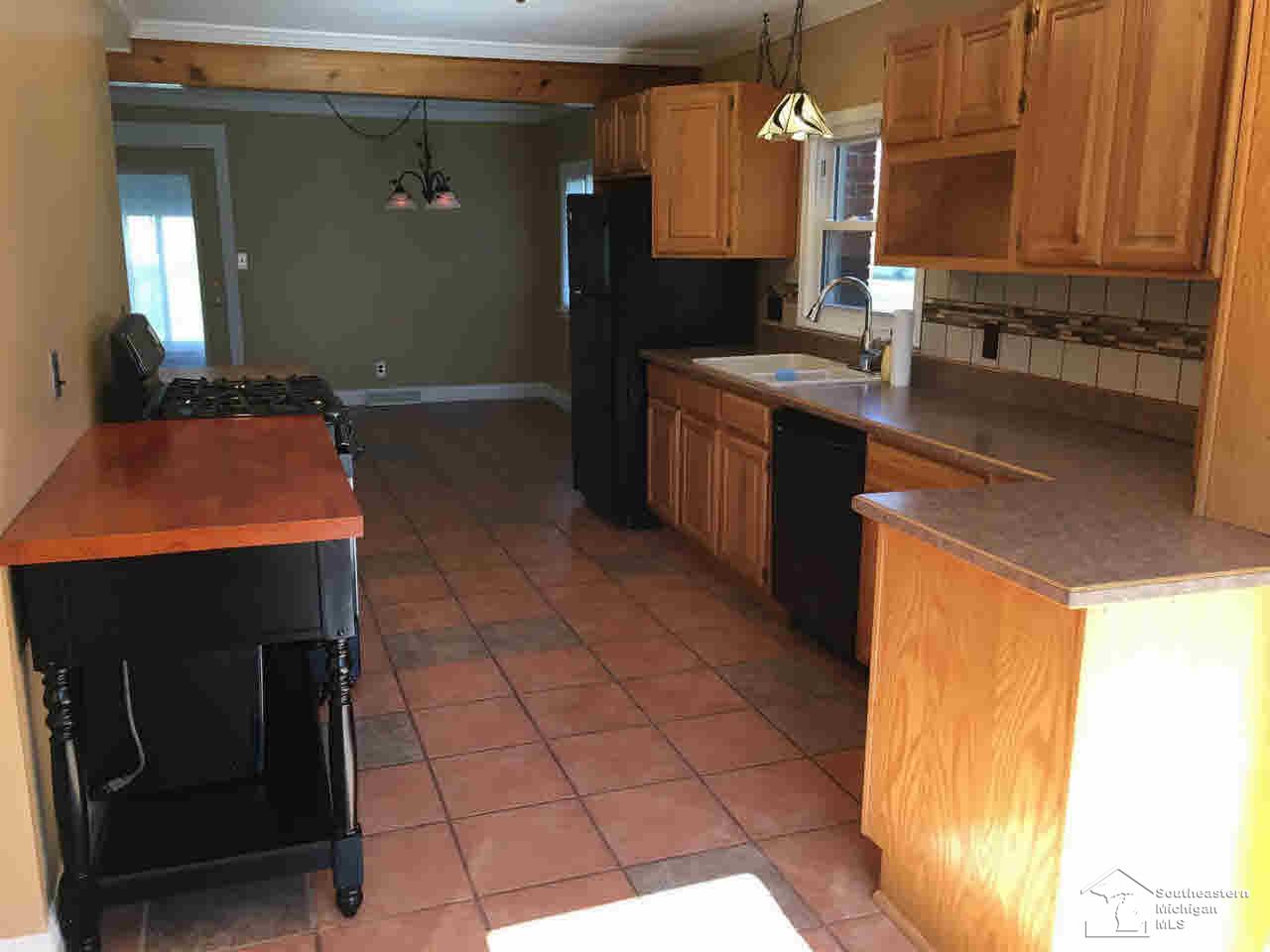 13852 Alton Road Monroe, MI 48161 - Photo 7 of 10 21132653-6.JPG