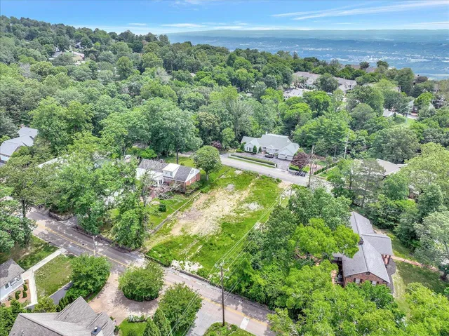 $720,000 | 118 Fleetwood Drive, Lookout Mountain, TN 37350