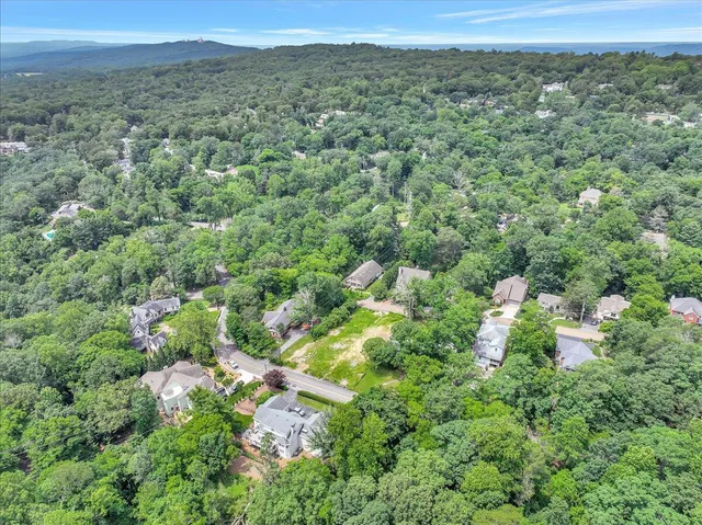 $720,000 | 118 Fleetwood Drive, Lookout Mountain, TN 37350