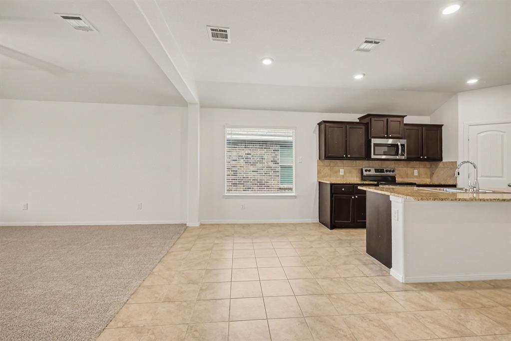 809 Rutherford Drive Crowley, TX 76036 - Photo 9 of 30 Gallery Image 9
