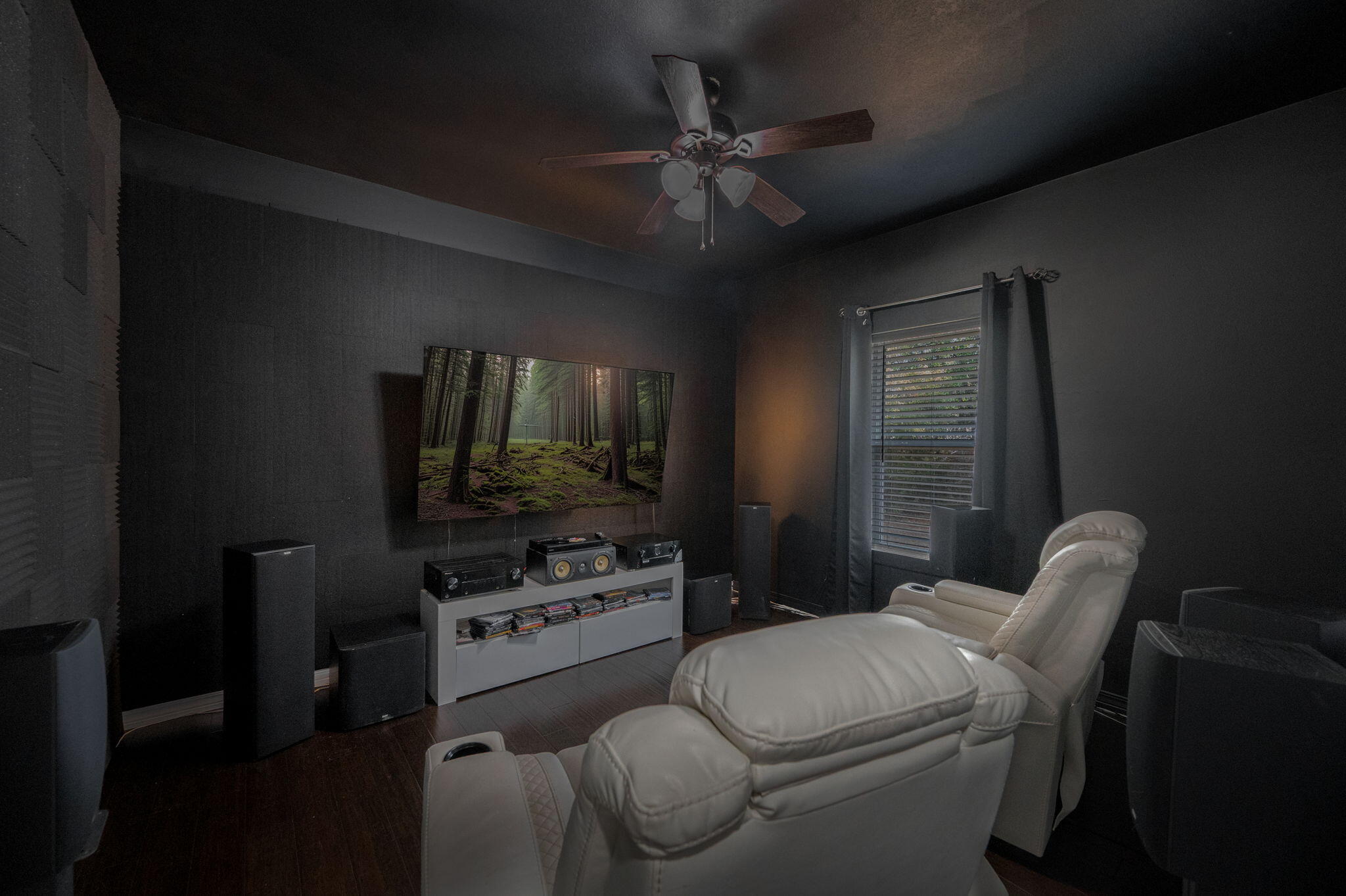 5777 Wildwood Road Crestview, FL 32536 - Photo 33 of 68 a living room with furniture
