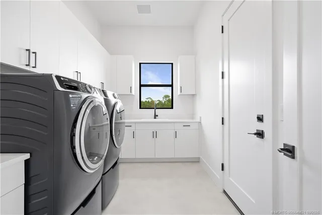 a view of walk in closet