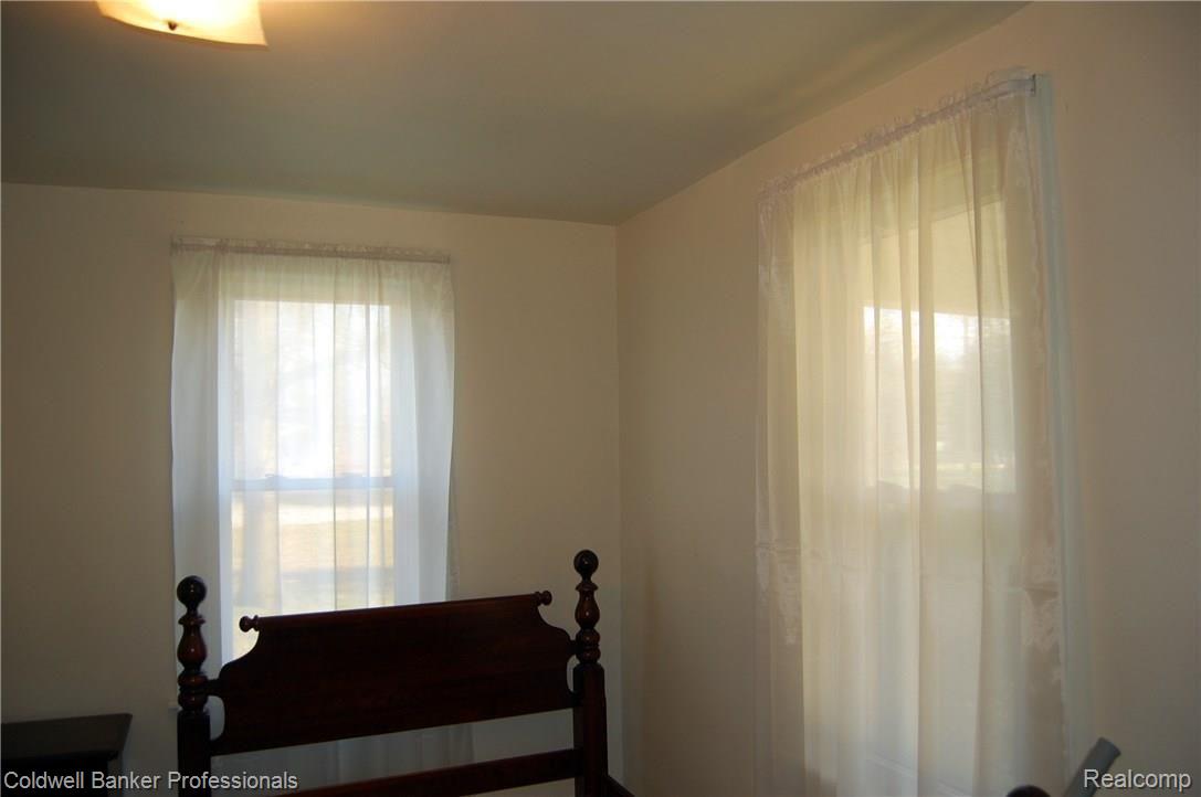 28734 West Road New Boston, MI 48164 - Photo 12 of 26 1st Floor Master Bedroom