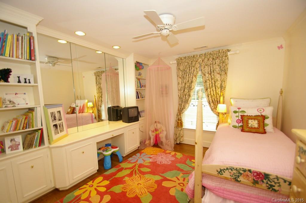 4904 Sentinel Post Road Charlotte, NC 28226 - Photo 11 of 24 Gallery Image 11