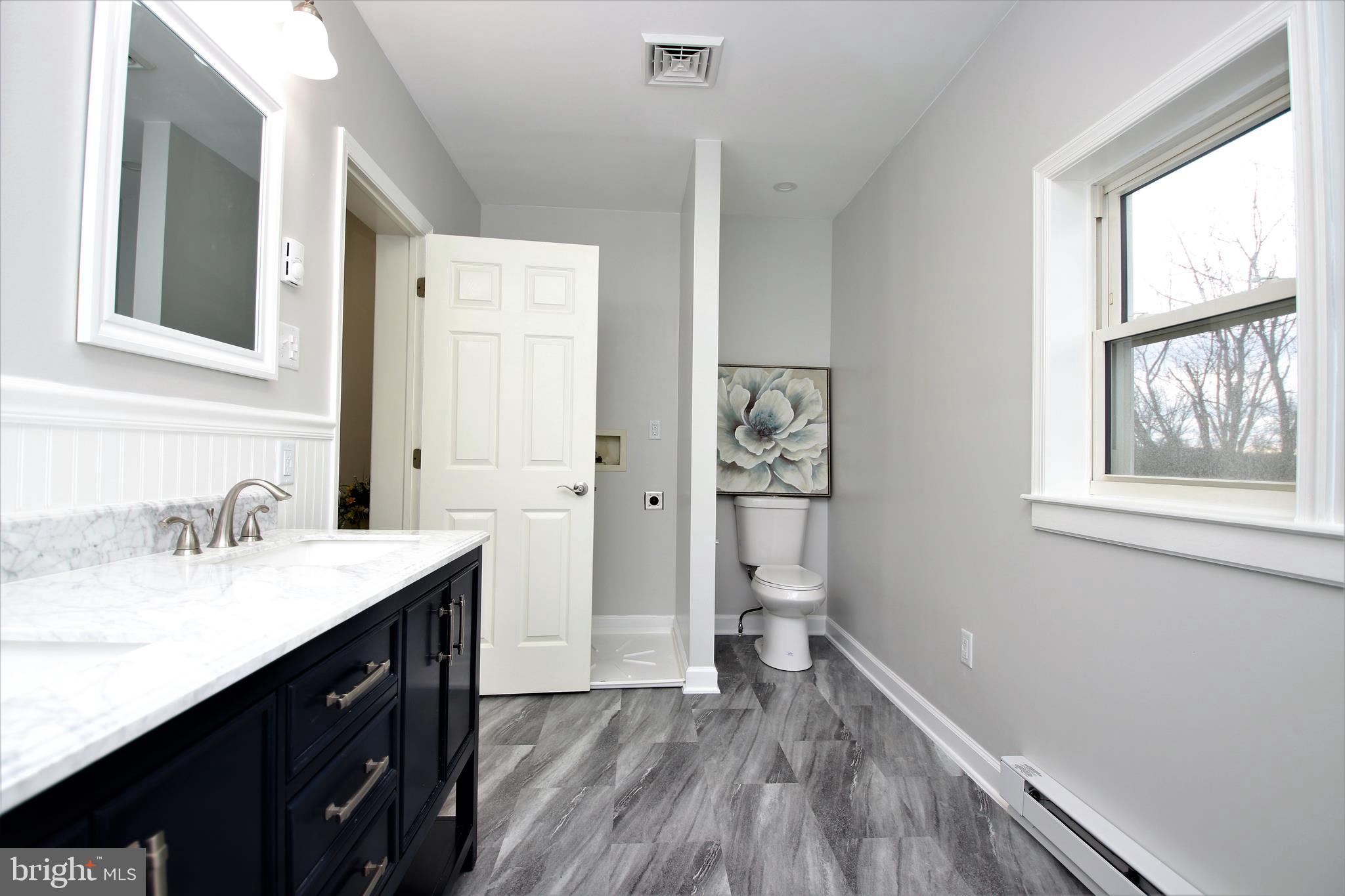 12202 Walnut Point Road Hagerstown, MD 21740 - Photo 30 of 53 Large Bathroom w/laundry