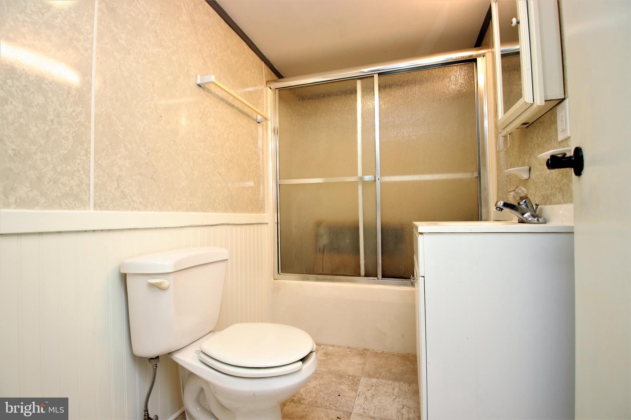12202 Walnut Point Road Hagerstown, MD 21740 - Photo 34 of 53 Guest House Bathroom