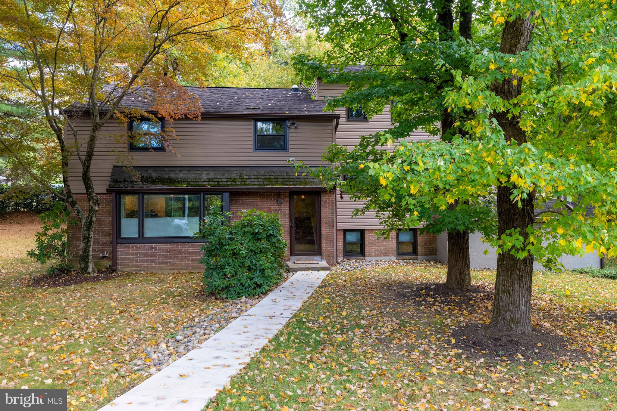 2390 Terwood Road Huntingdon Valley, PA 19006 - Photo 2 of 36 front view of a house with a yard