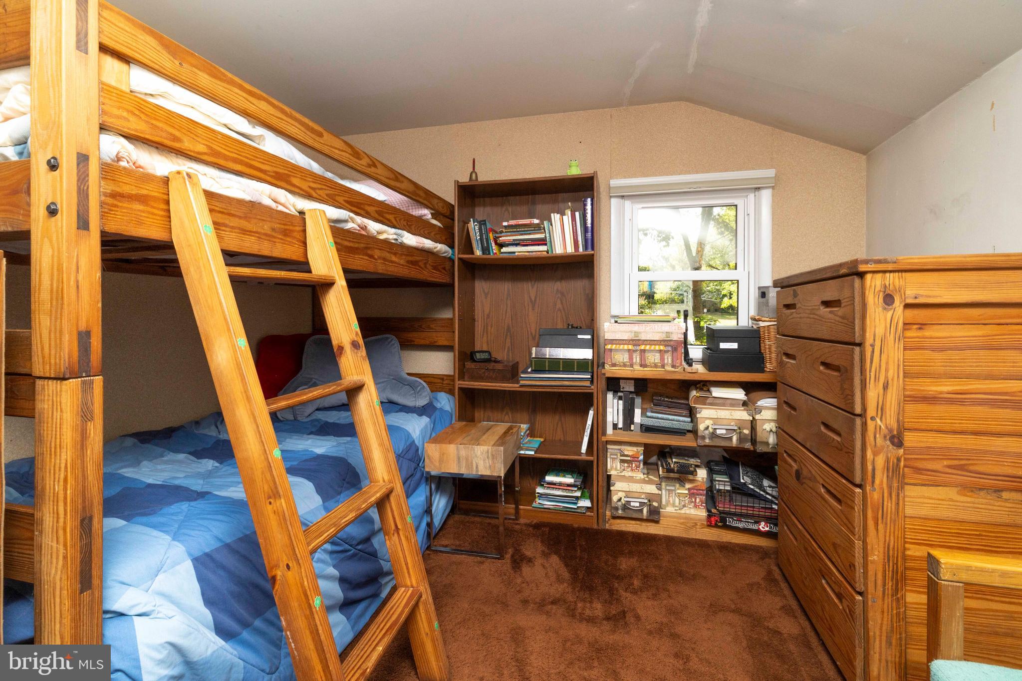 2390 Terwood Road Huntingdon Valley, PA 19006 - Photo 25 of 36 a view of a livingroom with furniture and wooden floor