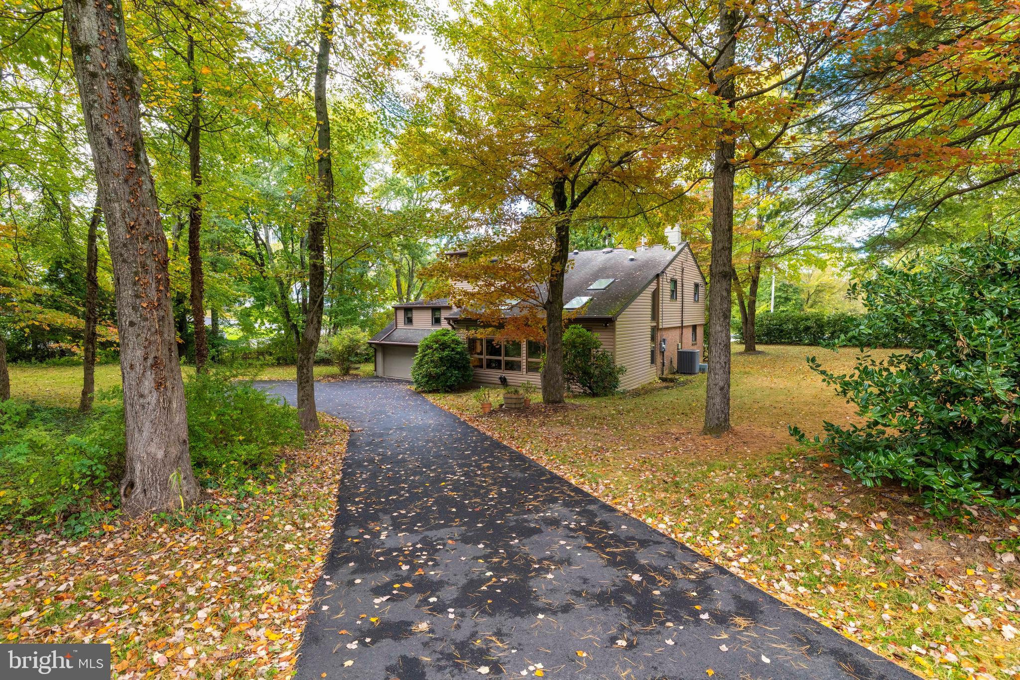 2390 Terwood Road Huntingdon Valley, PA 19006 - Photo 28 of 36 a view of a yard in front of house