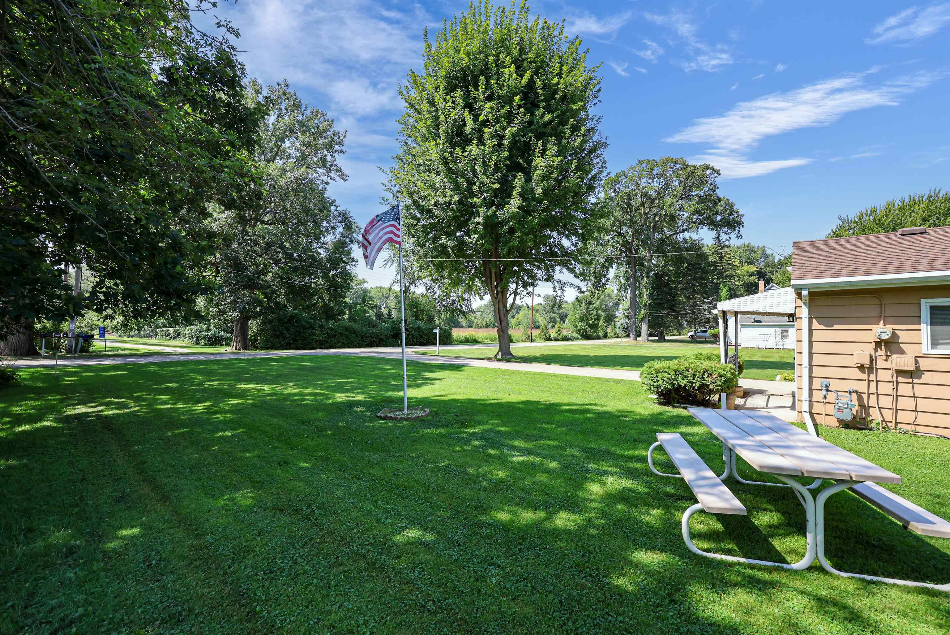 2068 Point Comfort Road Oshkosh, WI 54902 - Photo 10 of 44 Gallery Image 10