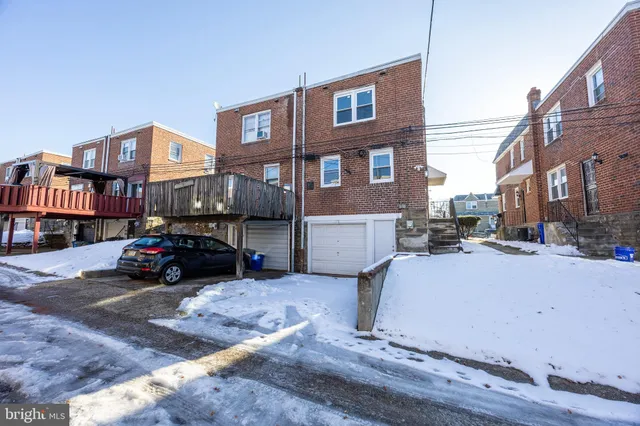 a car parked in front of a white house