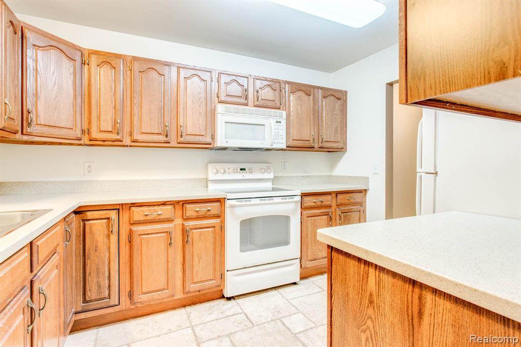 7266 Lakeshore Road Lakeport, MI 48059 - Photo 16 of 36