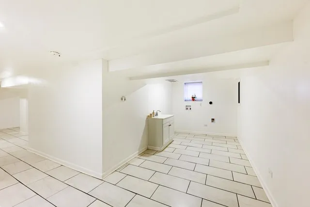 a view of utility room