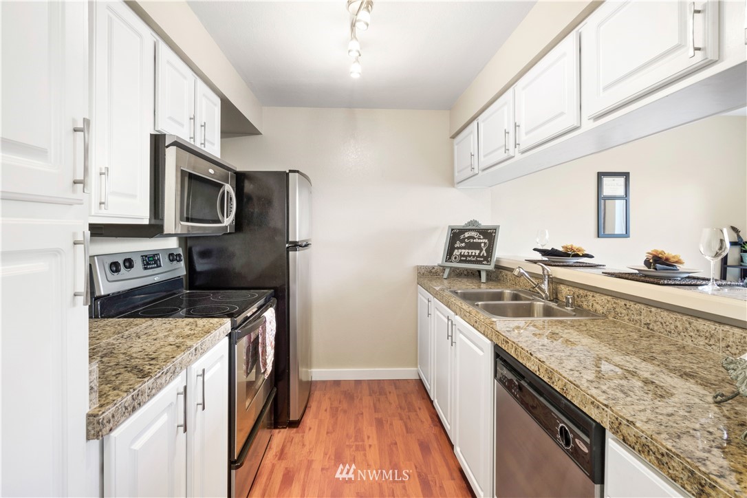 412 Center Road, Unit B8 Everett, WA 98204 - Photo 4 of 18