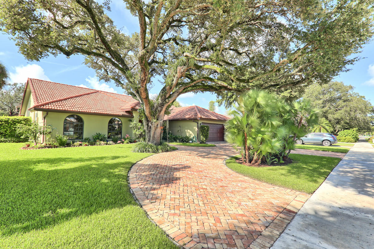 1070 Northwest 8th Street Boca Raton, FL 33486 - Photo 1 of 36 1