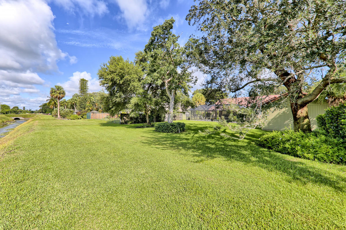 1070 Northwest 8th Street Boca Raton, FL 33486 - Photo 11 of 36 11