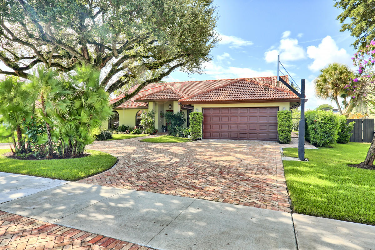 1070 Northwest 8th Street Boca Raton, FL 33486 - Photo 3 of 36 3
