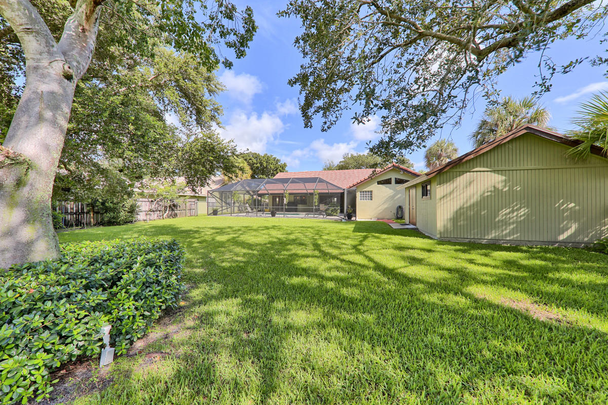 1070 Northwest 8th Street Boca Raton, FL 33486 - Photo 9 of 36 9